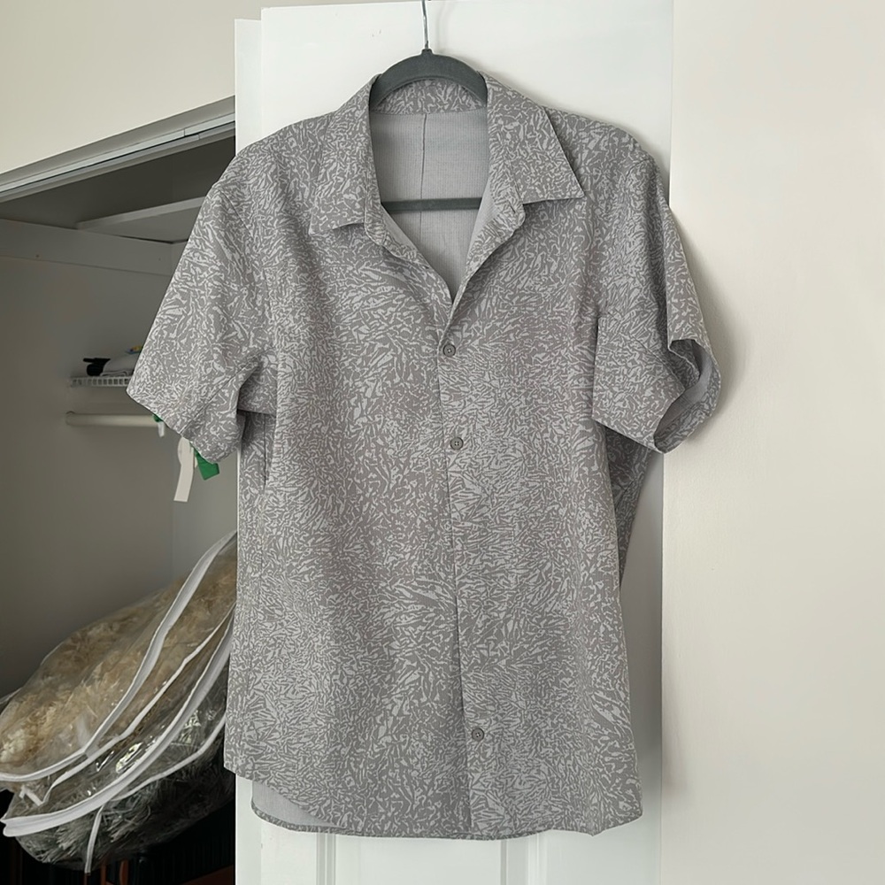 lululemon Men’s Airing Easy Short-Sleeve Shirt
